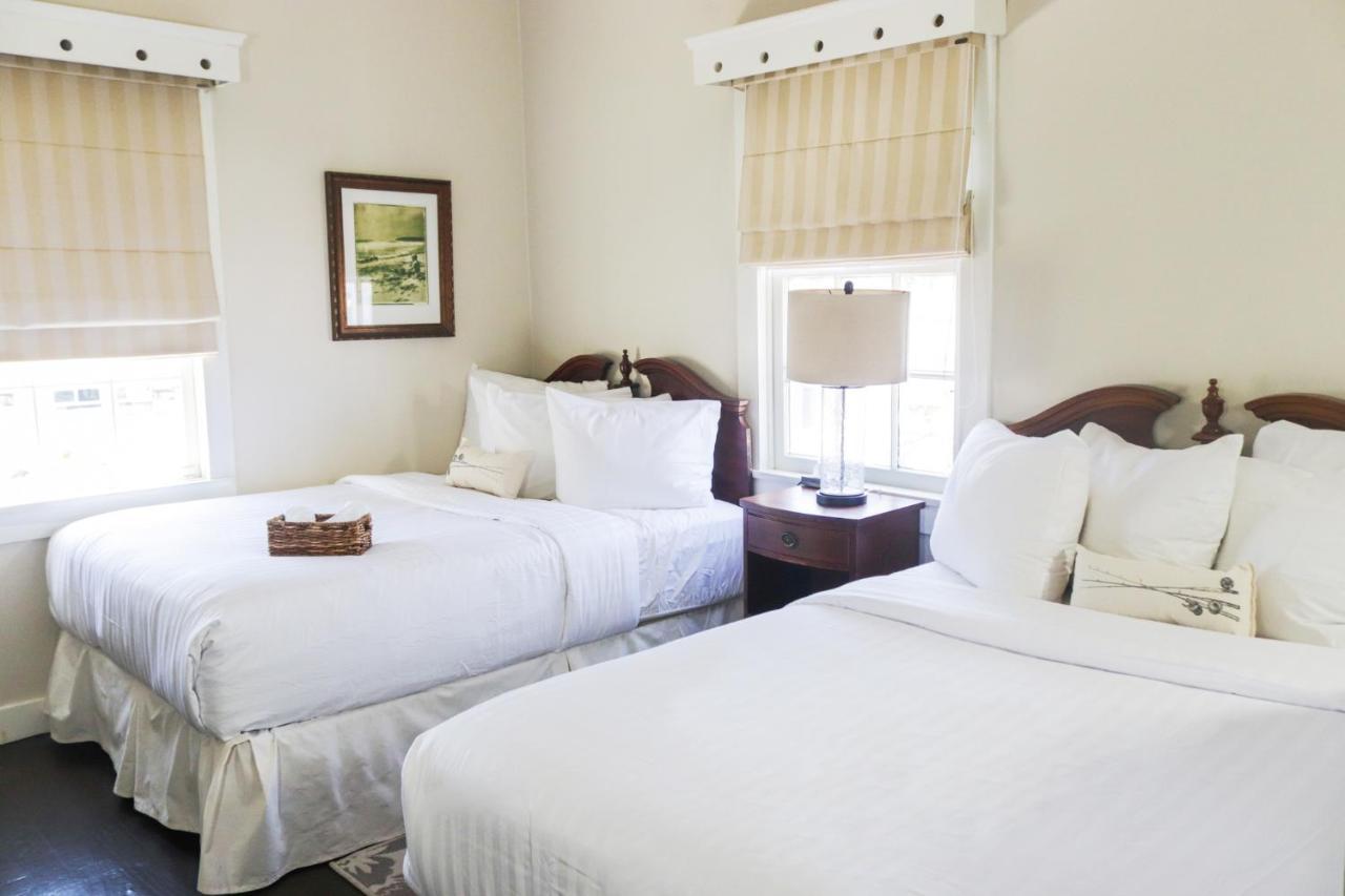 Bed & Breakfast La De Adelina 3*