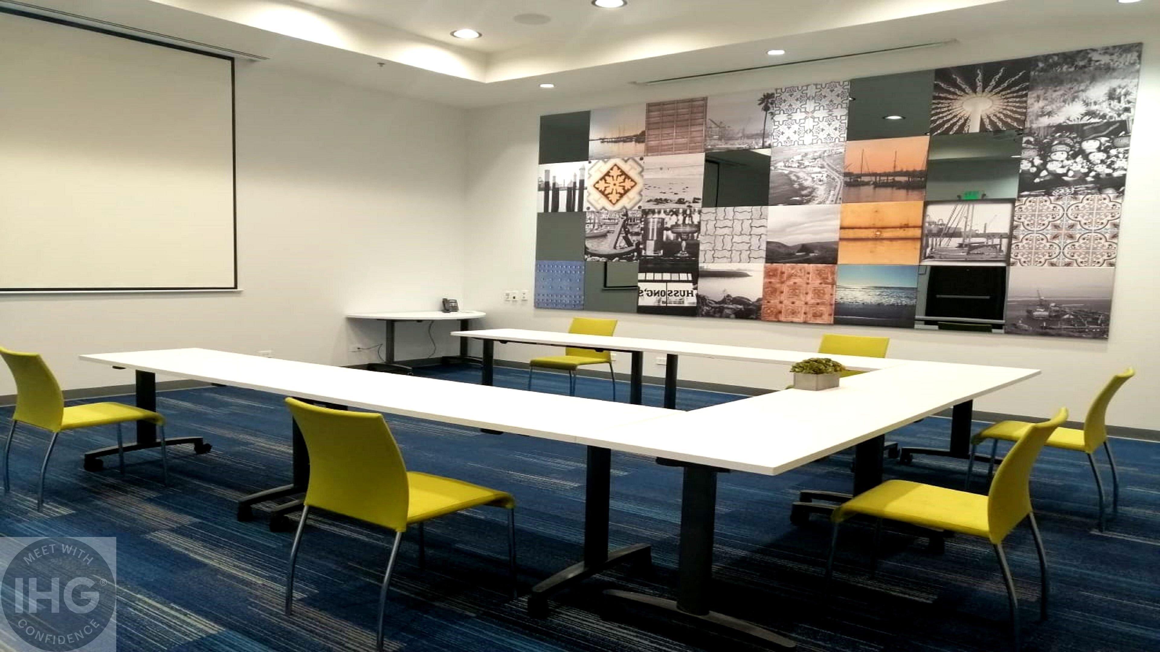 Express & - Centro By Ihg Hotel 3*