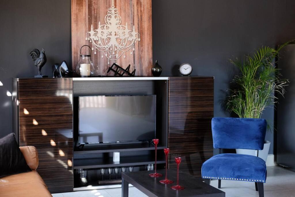 Brand New Gorgeous Industrial Loft In Downtown Ens Apartment