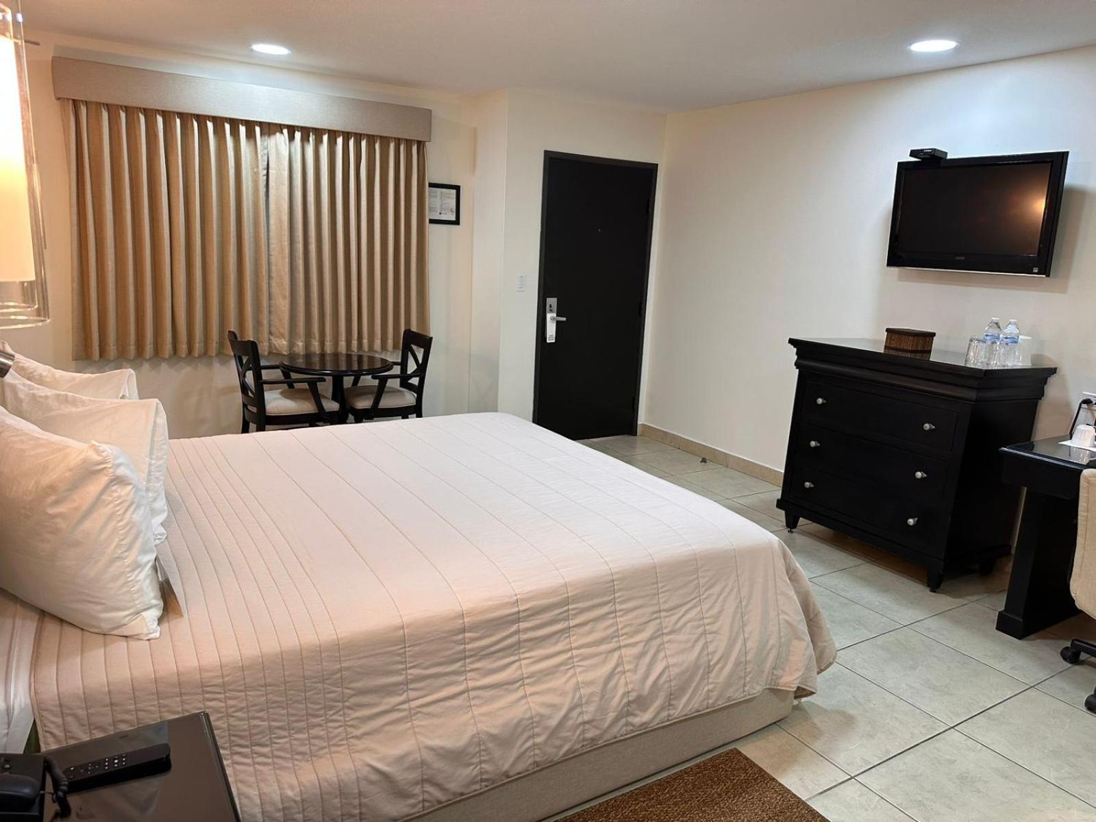 Baja Hotel 4*