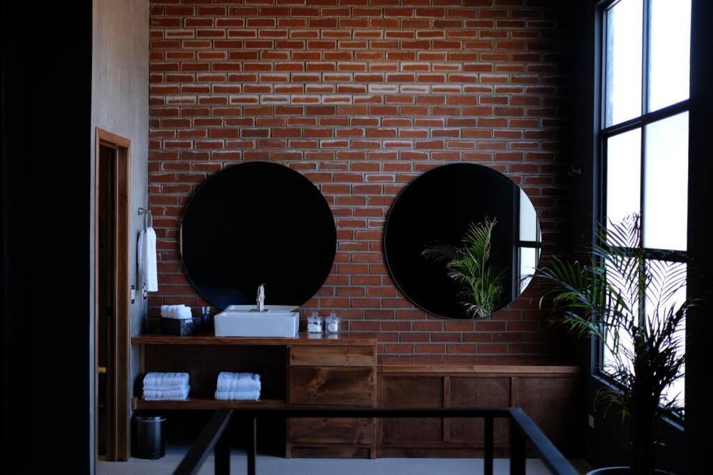 Brand New Gorgeous Industrial Loft In Downtown Ens