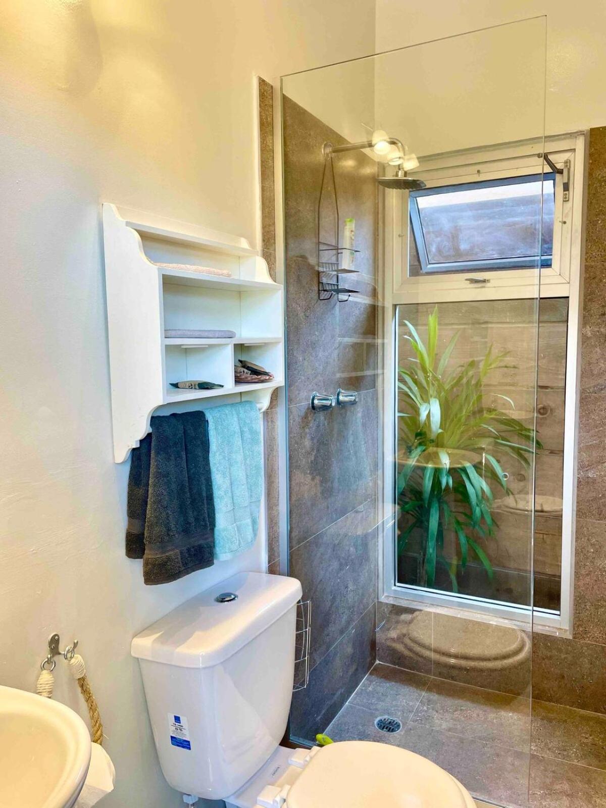 Garden Glass House, Natural & Amusingly Comfy Villa *