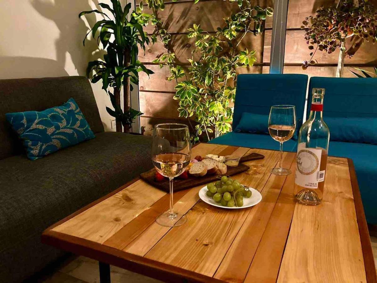 Garden Glass House, Natural & Amusingly Comfy Villa *