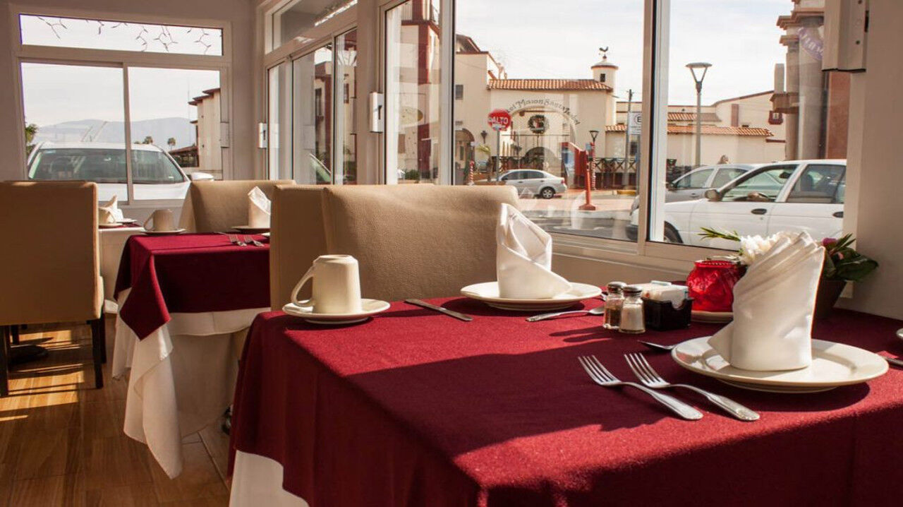 Baja Hotel 4*